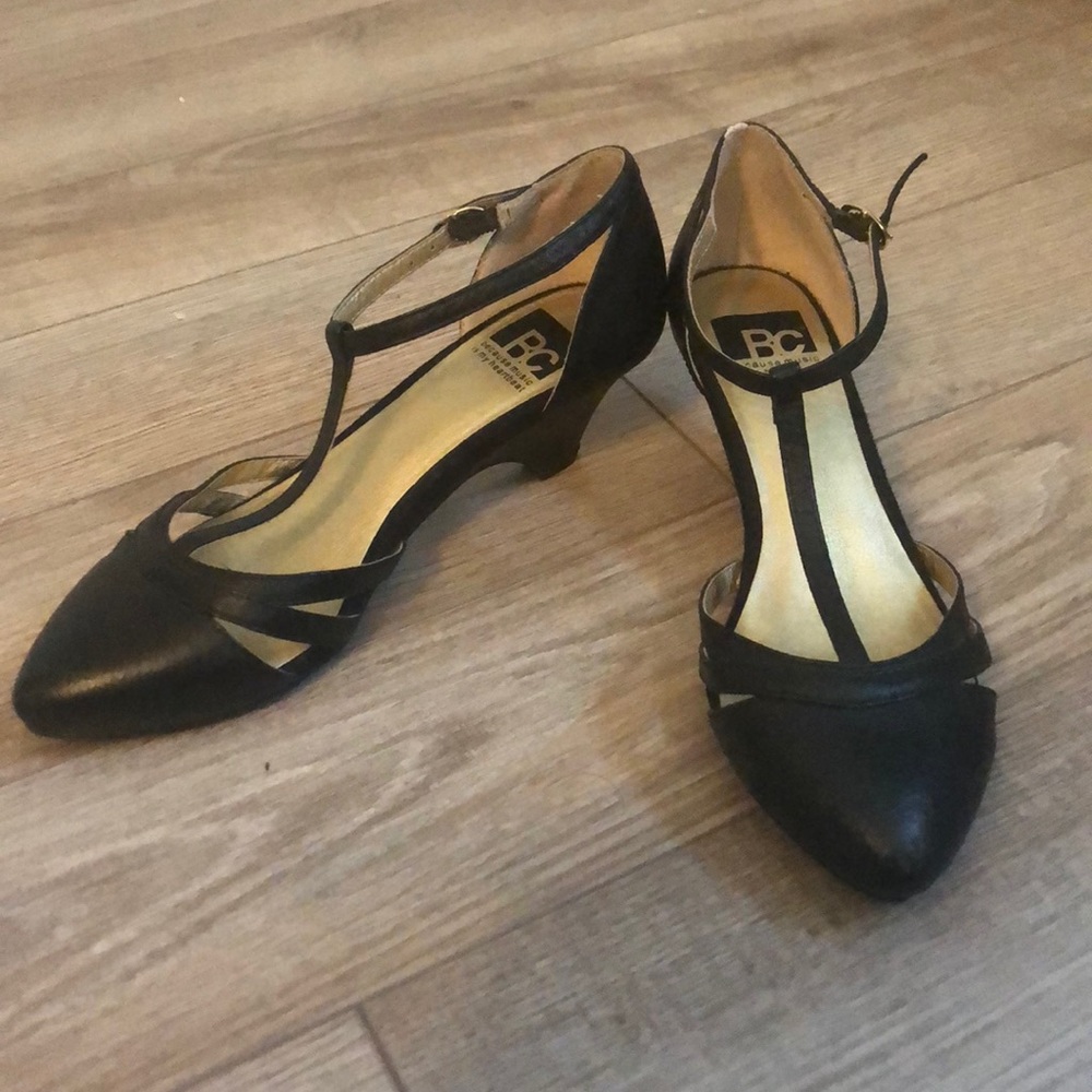 Sold Cute leather kitten heel